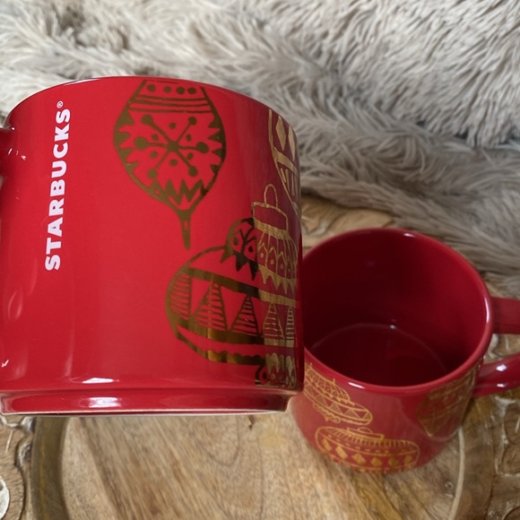 SET OF 2 STARBUCKS RED & GOLD ORNAMENT MUGS EUC - Picture 3 of 7